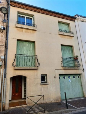 Maison avec garage au centre du village